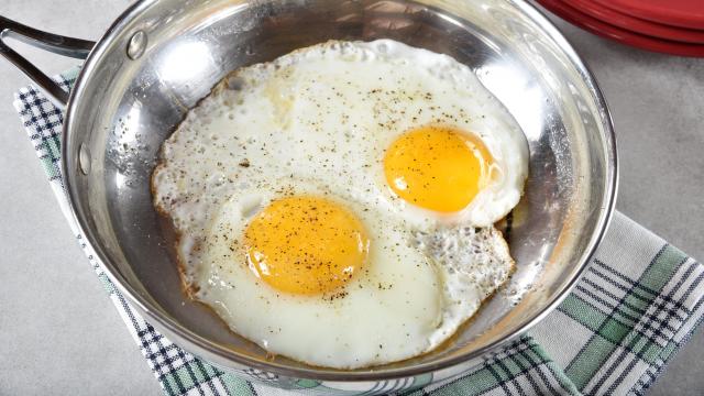 You Can Totally Cook Eggs In a Stainless Steel Pan