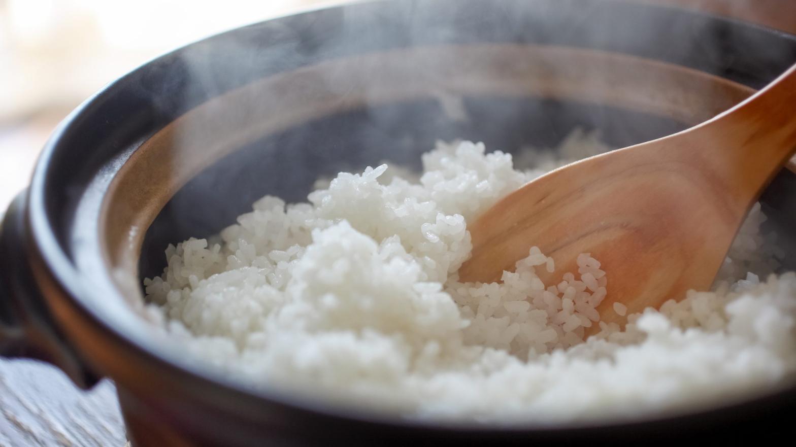 Fresh rice in a rice cooker