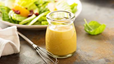 How to Make a Cheap, Easy and Tasty Vinaigrette With Oil and Vinegar