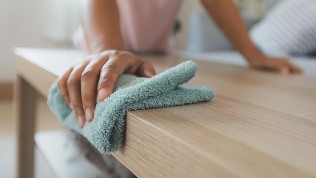When to Use a Microfibre Cloth Instead of Paper Towels