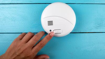Why Your Smoke Detector Is Still Beeping With New Batteries