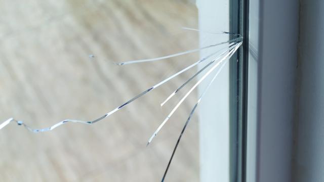 5 Ways to Fix a Cracked Window, Ranked From the Worst to the Best Idea