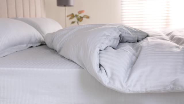 The Two Easiest Ways to Put on a Duvet Cover