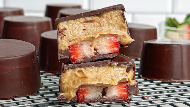 These Strawberry and Caramel Stuffed Chocolates Are the Perfect Simple Dessert