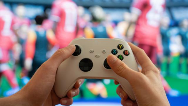 How to Connect an Xbox Controller to Your Console, Phone, or Computer