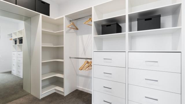 Use the ‘Peter Walsh Method’ to Declutter an Entire Room