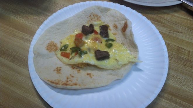 Make A Small Omelette For Less Messy Breakfast Tacos 