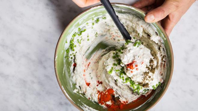 Transform Your Homemade Dip Game With DIY Onion And Garlic Powders