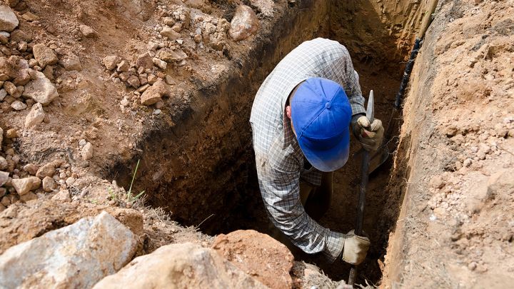 Ask LH: How Deep Does A Grave Have To Be In Australia?