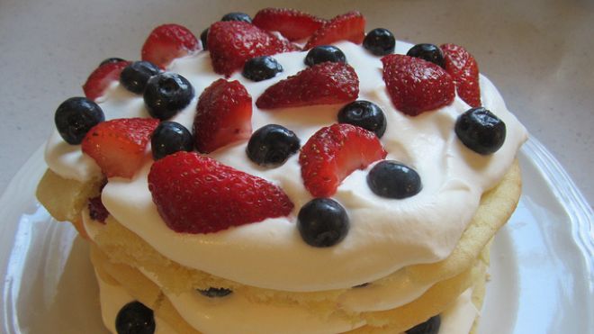 Make Whipped Cream That Lasts By Adding Sour Cream