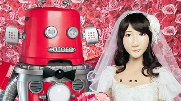 Briefly: New Ghostbusters Costumes, Magic Colours, Japanese Robot Wedding