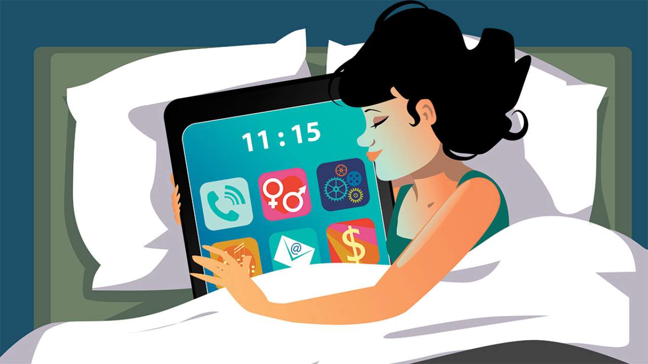 How Using A Smartphone Before Bed Affects Your Brain And Body