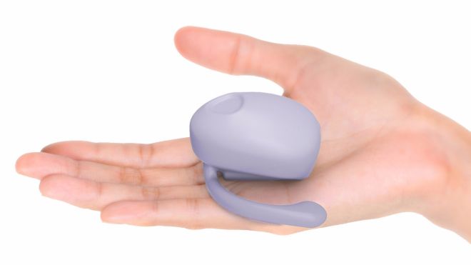 This Tiny Vibrator Gives You Hands-Free Lovin’ During Sex