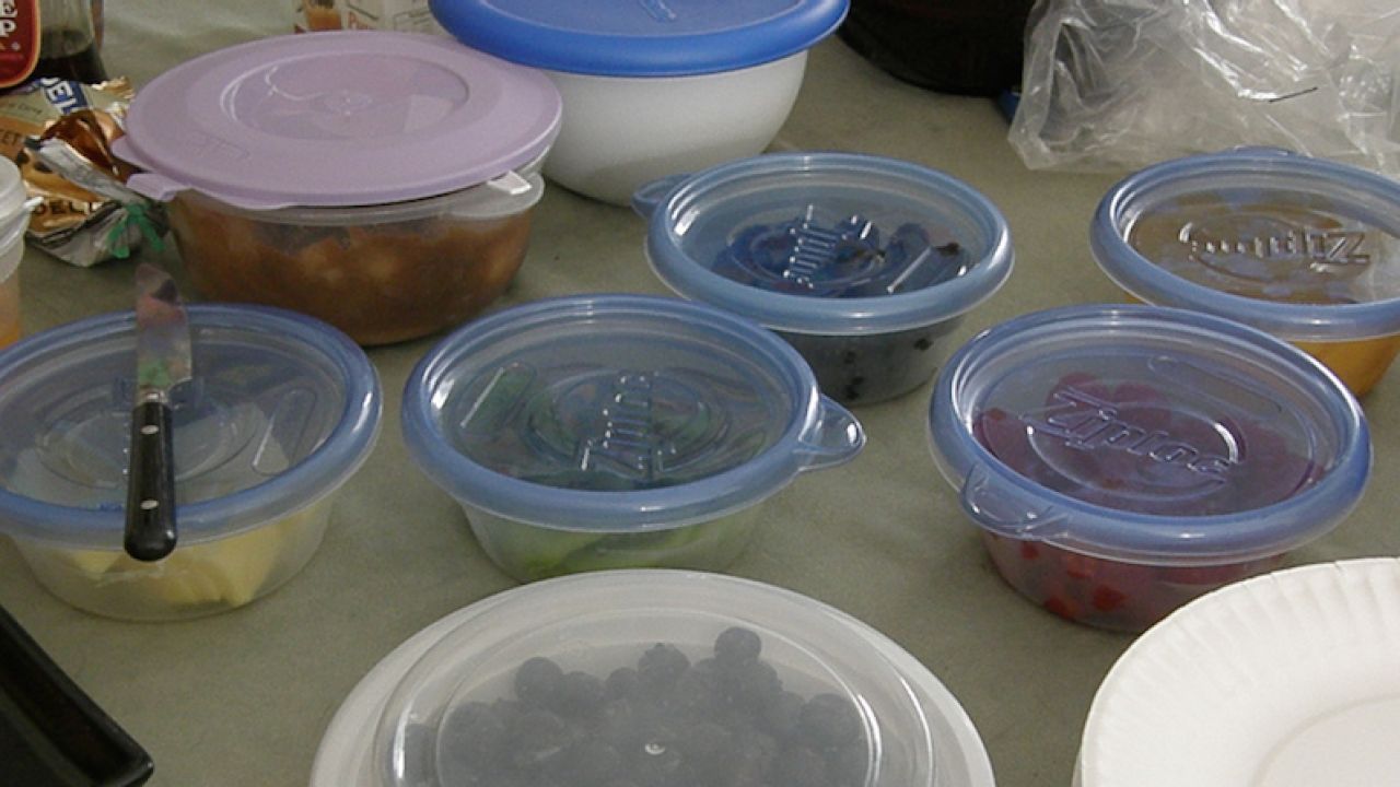 Stock Up On Cheap Containers To Give Guests Christmas Leftovers