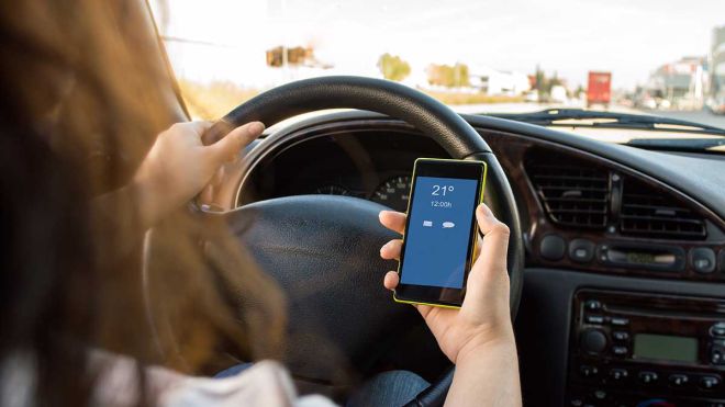 Texting While Driving Will Cost You Six Demerit Points In NSW This Christmas