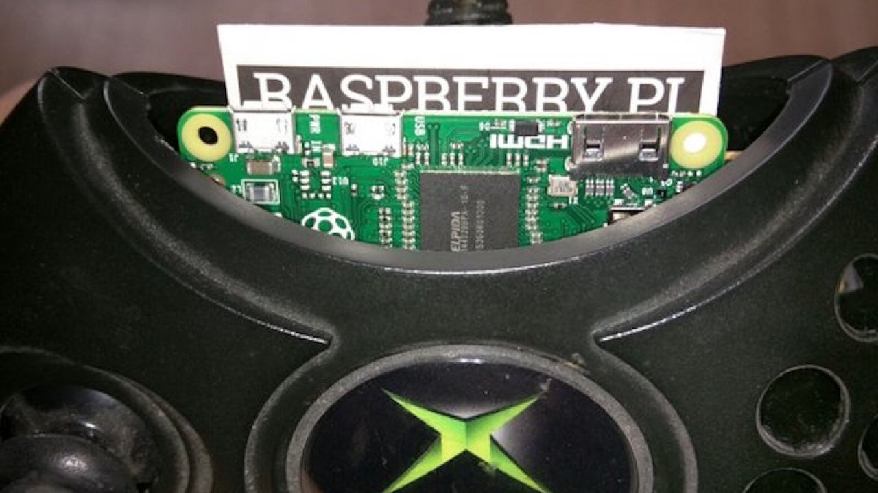 Stuff A Raspberry Pi Zero Into An Xbox Controller For On-Demand Emulation Anywhere