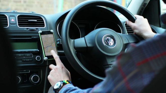Build A Simple, Sturdy, Smartphone Car Mount With Sugru And Magnets