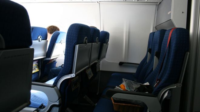 PSA: There’s A Secret Button To Raise The Armrest Of An Aisle Seat On An Aeroplane
