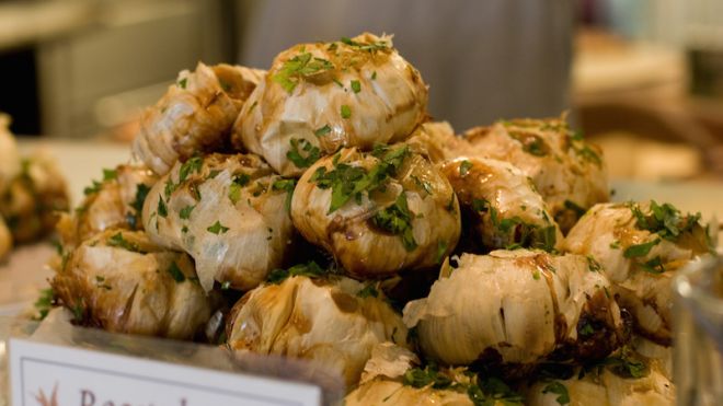 ‘Roast’ Garlic Quickly Using A Pressure Cooker