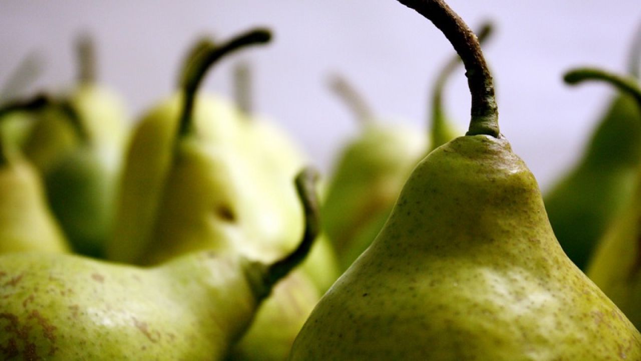 Find A Perfectly Ripe Pear By Pushing On The Stem End