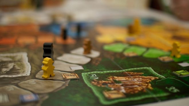 Make Teaching Complex Board Games Easier By Setting Up Examples Beforehand