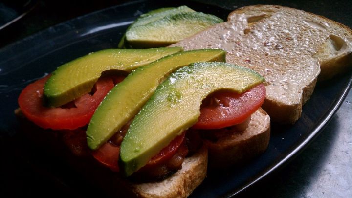 Make Perfectly Thin Slices Of Avocado By Cutting Before You Peel