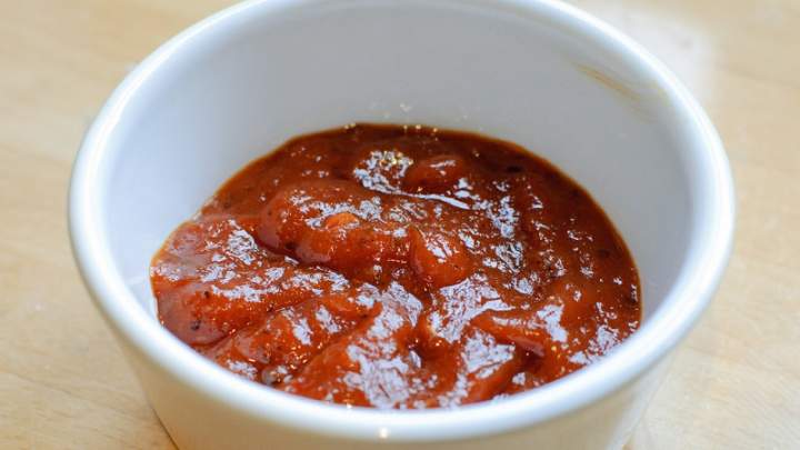 Make Set-It-And-Forget-It Tomato Sauce With A Slow Cooker