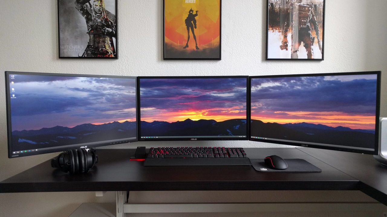 The Gamer’s Triple Monitor Workspace