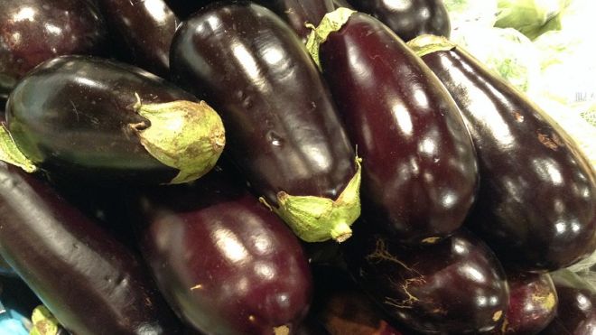 Pick A Good Eggplant By Looking At Its Skin And Stem
