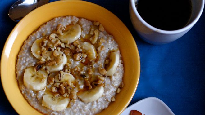 An Easy Way To Make Oats In The Microwave Without It Exploding