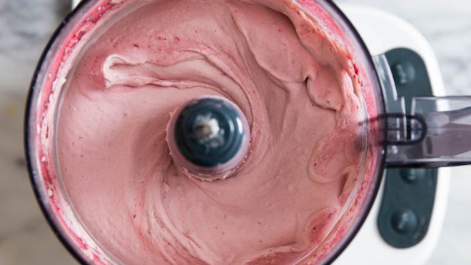Add Flavour To Whipped Cream With Freeze-Dried Fruit