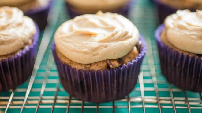 This Homemade Peanut Butter Icing Takes Just 8 Minutes To Make