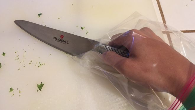 Keep A Plastic Sandwich Bag On Your Hand While Cutting Chillies