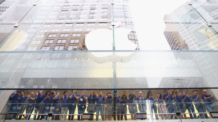 Hey Apple Staff, Don’t Secretly Take Photos Of Female Colleagues And Rate Them Out Of Ten