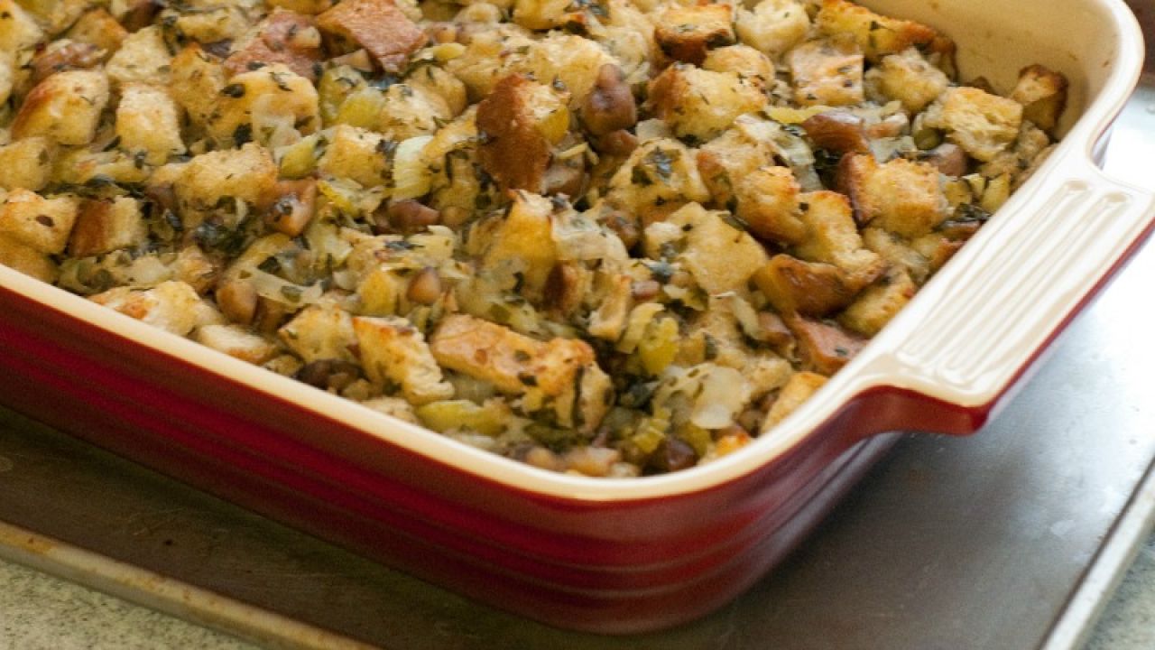 Use Oven-Dried, Not Stale, Bread For Better Stuffing