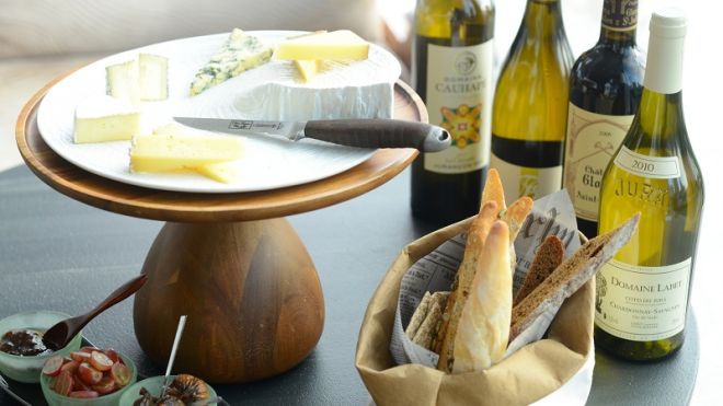 Why You Should Serve White Wine With Your Cheese Plate