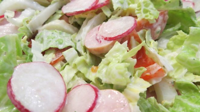 Give Your Salad A Flavour Boost By Cutting Ingredients To The Same Size