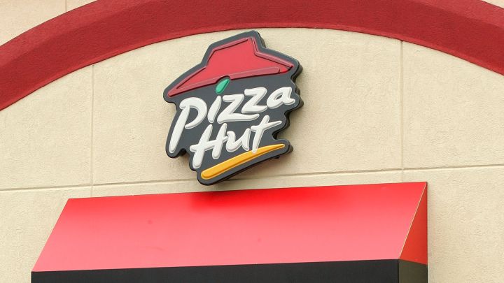 Dealhacker: Get 50% Off Any Large Pizza At Pizza Hut