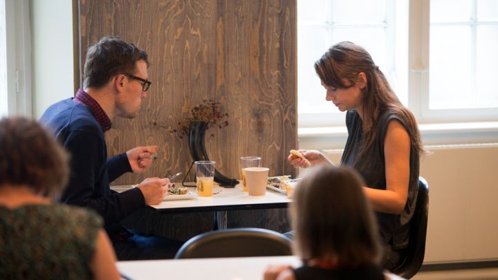 Use The 5-3-1 Method To Pick Dinner Plans With Your Partner Without The Fuss