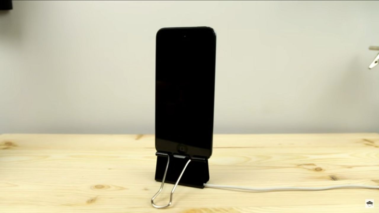 Make A Phone Charging Stand With A Pair Of Binder Clips