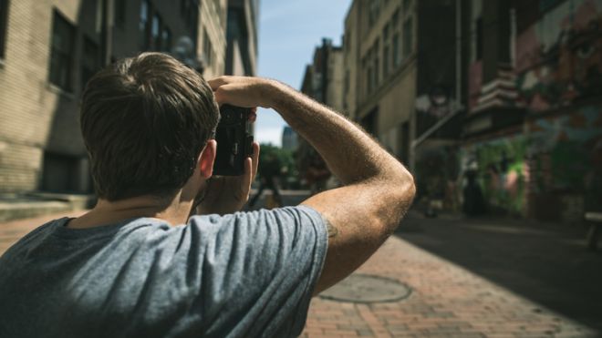 Follow The F/8 Rule To Shoot Excellent Street Photos On The Go