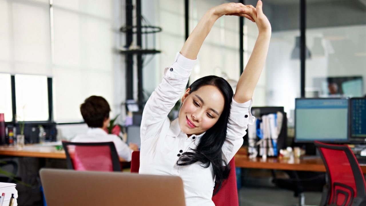 Here’s A Five-Minute Exercise Routine For Time-Poor Workers