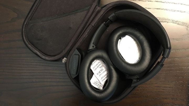 Keep Your Nice Headphones From Getting Stinky With Silica Gel Packets