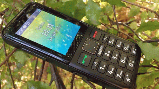 Telstra EasyCall 4 Review: A Dumb Phone With Clever Features