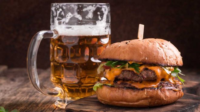 20 Beer And Burger Pairings From Around The World [Infographic]