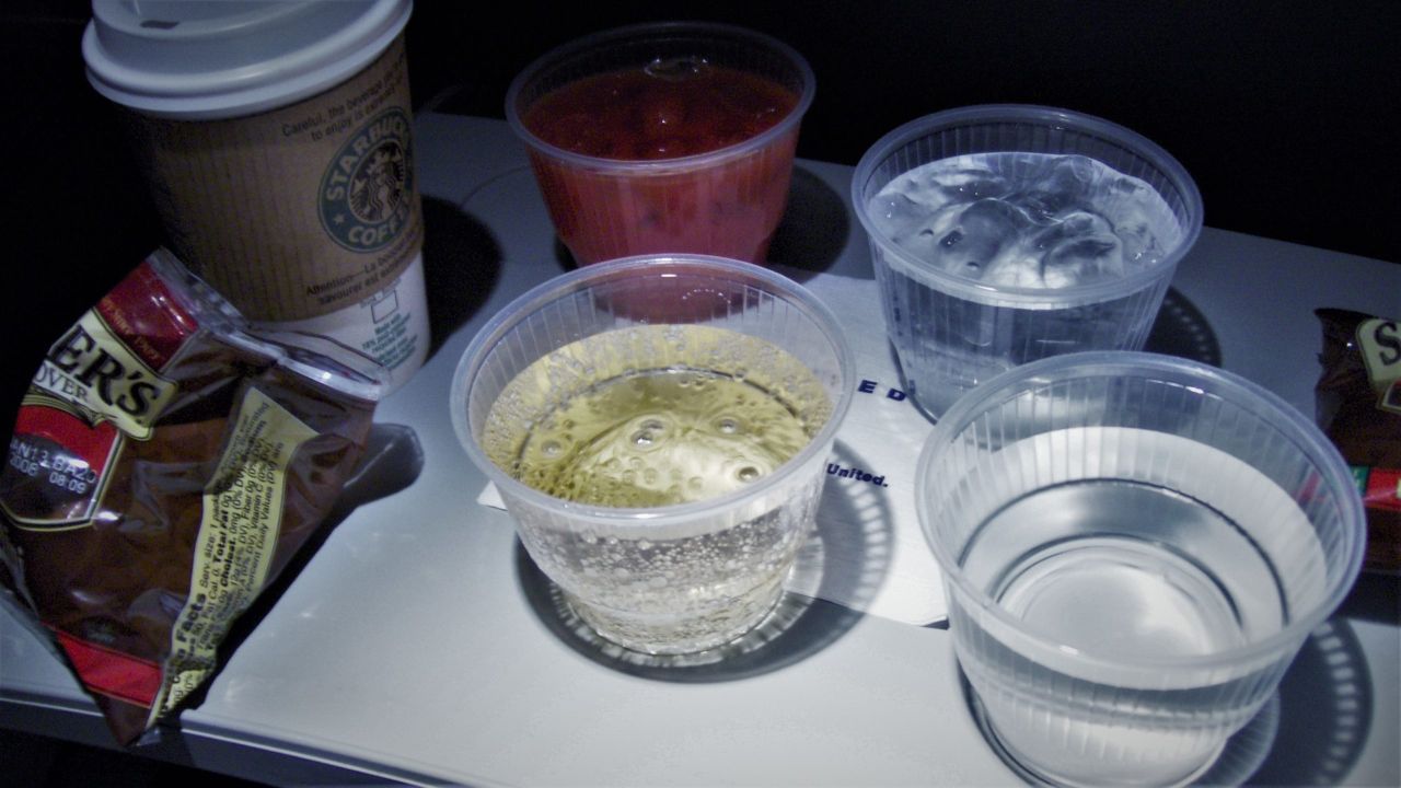 How To Keep Properly Hydrated On A Long Flight
