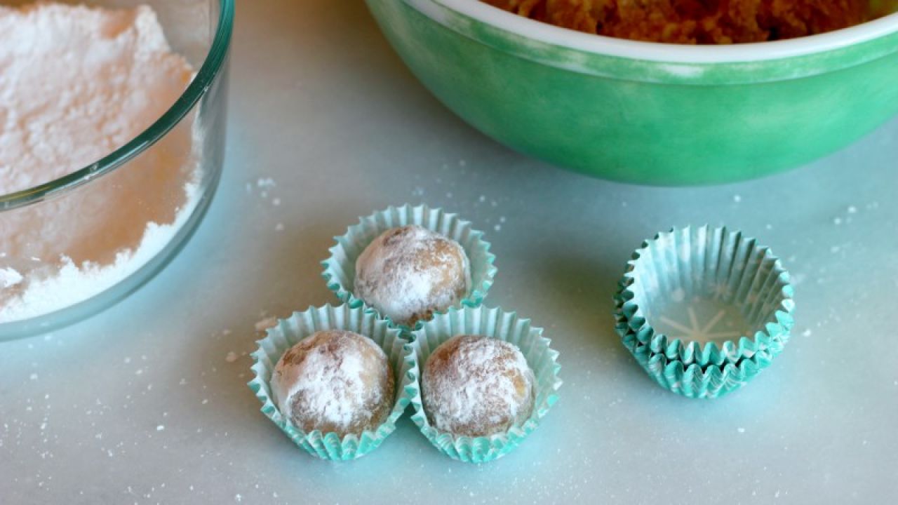 Boozy Balls Are The Season’s Classy Answer To The Jelly Shot
