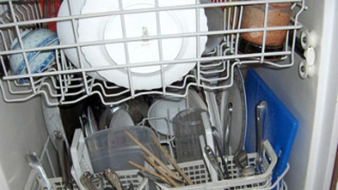 Use A Drying Rack To Prevent Plastic Containers From Moving In The Dishwasher