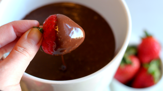 The Easiest Way To Make Cheese And Chocolate Fondue For Two