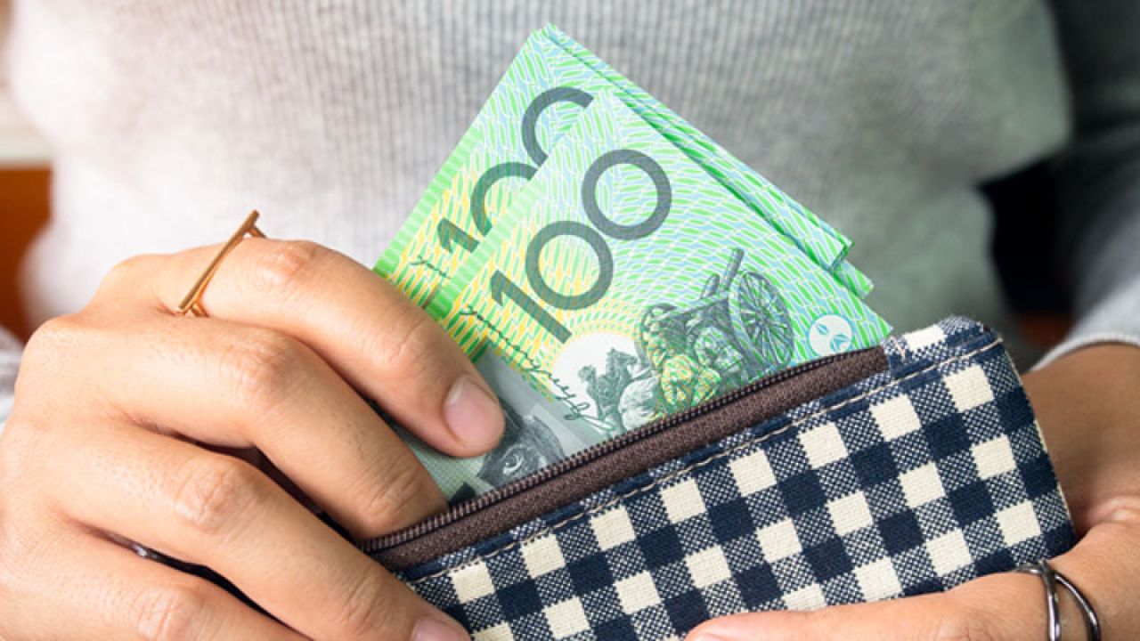 How And Why Aussies Save Money (Or Fail To) [Infographic]